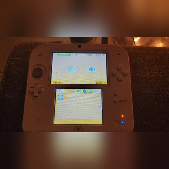 Nintendo 2DS with game - Picture 2 of 2